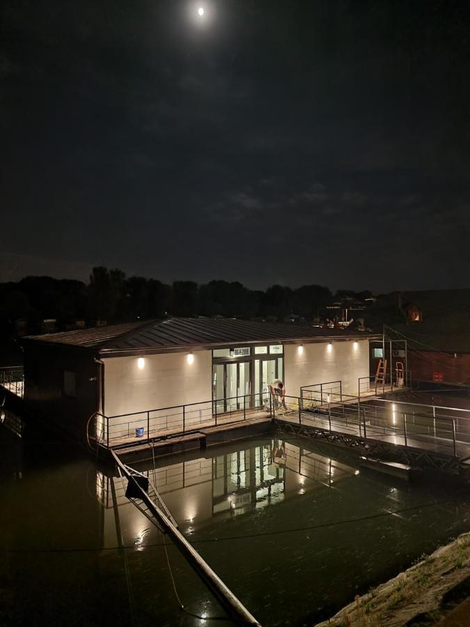 Swan Hotel Belgrado Buitenkant foto